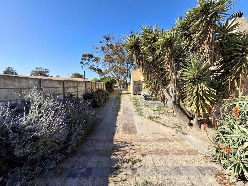 5 Bedroom Property for Sale in Stompneus Bay Western Cape